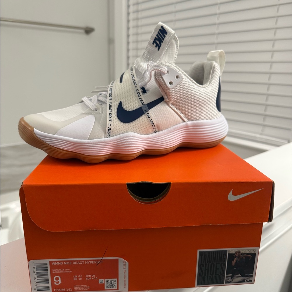 Nike Women’s React Hyperset Volleyball Shoes